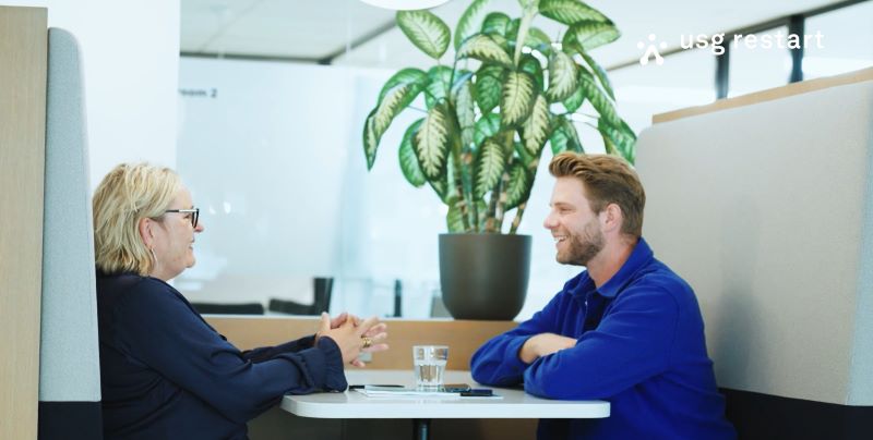 Loopbaancoach Josefien in gesprek met Jimmy